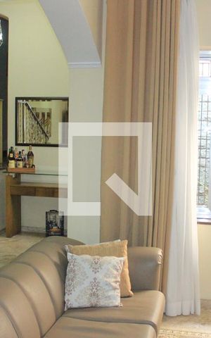 Casa à venda com 160m², 2 quartos e 2 vagasSala
