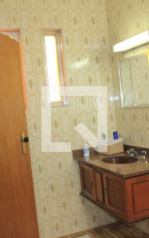 Casa à venda com 160m², 2 quartos e 2 vagasBanheiro da Suíte