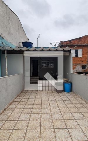 Casa à venda com 150m², 4 quartos e 1 vaga Casa à venda com 150m², 4 quartos e 1 vagaArea de Serviço e Varanda