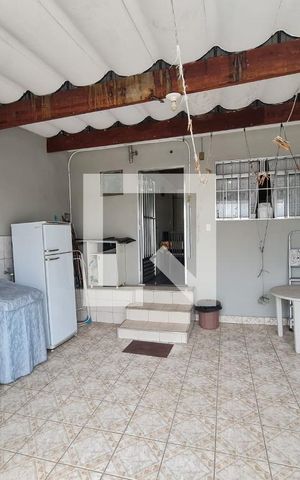 Casa à venda com 150m², 4 quartos e 1 vaga Casa à venda com 150m², 4 quartos e 1 vagaArea de Serviço e Varanda