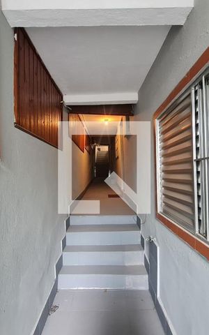 Casa à venda com 150m², 4 quartos e 1 vaga Casa à venda com 150m², 4 quartos e 1 vagaCorredor acesso a garagem