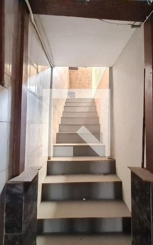 Casa à venda com 150m², 4 quartos e 1 vaga Casa à venda com 150m², 4 quartos e 1 vagaCorredor acesso a garagem