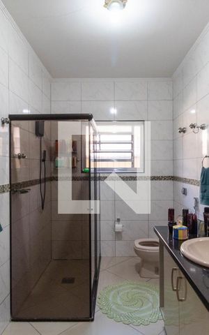 Casa à venda com 189m², 3 quartos e 3 vagas Casa à venda com 189m², 3 quartos e 3 vagasBanheiro 1
