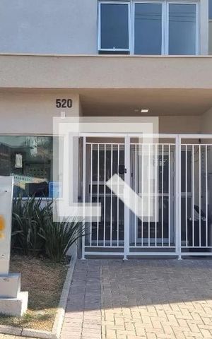 Apartamento à venda com 33m², 2 quartos e sem vaga Apartamento à venda com 33m², 2 quartos e sem vagaFachada