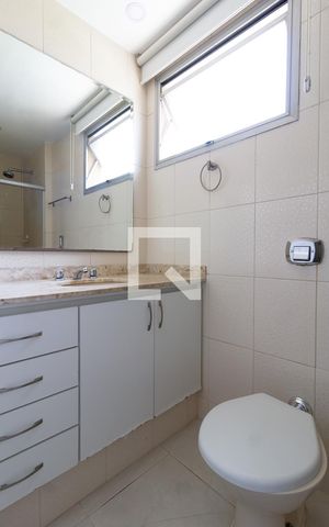 Apartamento para alugar com 95m², 3 quartos e 1 vaga Apartamento para alugar com 95m², 3 quartos e 1 vagaBanheiro da suíte