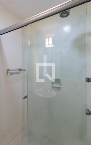 Apartamento para alugar com 95m², 3 quartos e 1 vaga Apartamento para alugar com 95m², 3 quartos e 1 vagaDetalhe do banheiro social