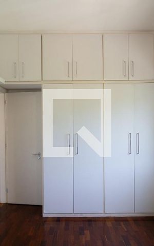 Apartamento para alugar com 95m², 3 quartos e 1 vaga Apartamento para alugar com 95m², 3 quartos e 1 vagaDetalhe da suíte