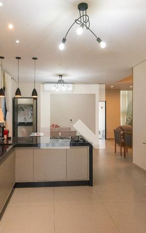Casa de condomínio à venda com 330m², 5 quartos e 6 vagas Casa de condomínio à venda com 330m², 5 quartos e 6 vagasCozinha