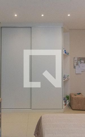 Casa de condomínio à venda com 330m², 5 quartos e 6 vagas Casa de condomínio à venda com 330m², 5 quartos e 6 vagasSuíte 1