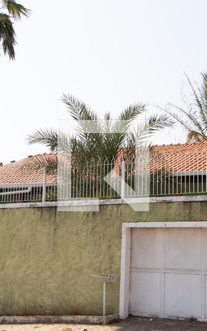 Casa à venda com 190m², 2 quartos e 2 vagas Casa à venda com 190m², 2 quartos e 2 vagasFACHADA