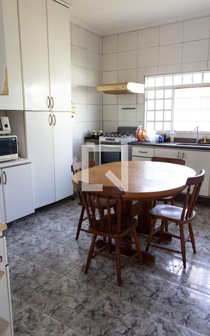 Casa à venda com 190m², 2 quartos e 2 vagas Casa à venda com 190m², 2 quartos e 2 vagasCOZINHA