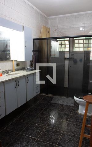 Casa à venda com 190m², 2 quartos e 2 vagas Casa à venda com 190m², 2 quartos e 2 vagasSUÍTE