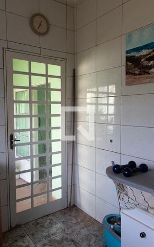 Casa à venda com 190m², 2 quartos e 2 vagas Casa à venda com 190m², 2 quartos e 2 vagasÁREA DE SERVIÇO