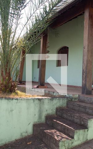 Casa à venda com 190m², 2 quartos e 2 vagas Casa à venda com 190m², 2 quartos e 2 vagasÁREA EXTERNA FRENTE