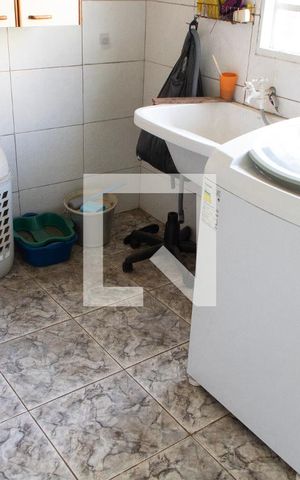 Casa à venda com 190m², 2 quartos e 2 vagas Casa à venda com 190m², 2 quartos e 2 vagasÁREA DE SERVIÇO