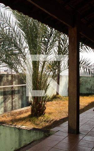 Casa à venda com 190m², 2 quartos e 2 vagas Casa à venda com 190m², 2 quartos e 2 vagasÁREA EXTERNA FRENTE