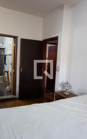 Casa à venda com 190m², 2 quartos e 2 vagas Casa à venda com 190m², 2 quartos e 2 vagasSUÍTE