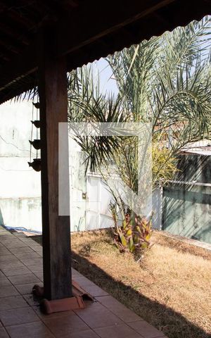 Casa à venda com 190m², 2 quartos e 2 vagas Casa à venda com 190m², 2 quartos e 2 vagasÁREA EXTERNA FRENTE
