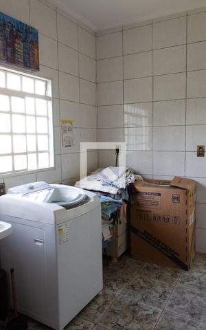Casa à venda com 190m², 2 quartos e 2 vagas Casa à venda com 190m², 2 quartos e 2 vagasÁREA DE SERVIÇO