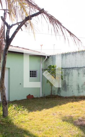 Casa à venda com 190m², 2 quartos e 2 vagas Casa à venda com 190m², 2 quartos e 2 vagasÁREA EXTERNA FUNDOS
