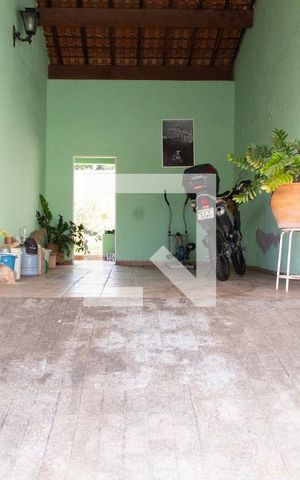 Casa à venda com 190m², 2 quartos e 2 vagas Casa à venda com 190m², 2 quartos e 2 vagasÁREA EXTERNA FRENTE