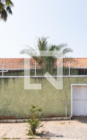 Casa à venda com 190m², 2 quartos e 2 vagas Casa à venda com 190m², 2 quartos e 2 vagasFACHADA