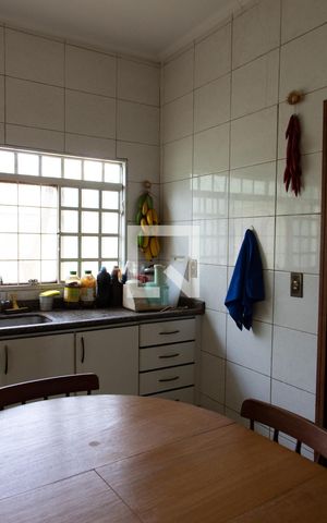 Casa à venda com 190m², 2 quartos e 2 vagas Casa à venda com 190m², 2 quartos e 2 vagasCOZINHA