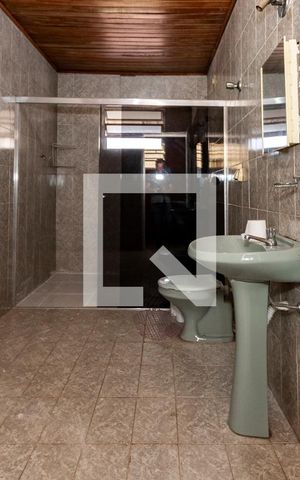 Casa à venda com 158m², 2 quartos e 1 vaga Casa à venda com 158m², 2 quartos e 1 vagaBanheiro