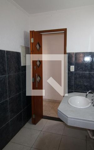 Casa à venda com 240m², 4 quartos e 4 vagasBanheiro 2