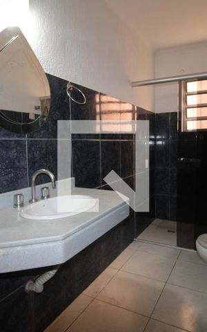Casa à venda com 240m², 4 quartos e 4 vagasBanheiro 2