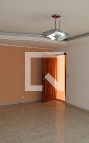 Casa à venda com 240m², 4 quartos e 4 vagasSala
