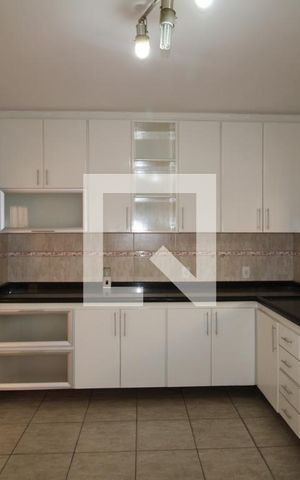 Casa à venda com 240m², 4 quartos e 4 vagasCozinha