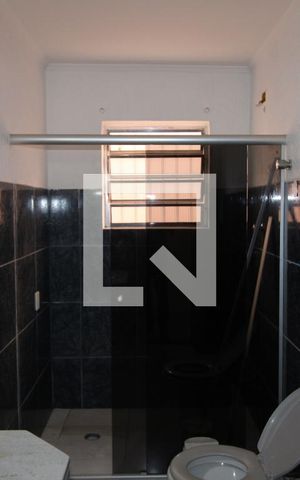 Casa à venda com 240m², 4 quartos e 4 vagasBanheiro 1