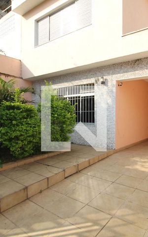 Casa à venda com 240m², 4 quartos e 4 vagasGaragem