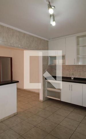Casa à venda com 240m², 4 quartos e 4 vagasCozinha