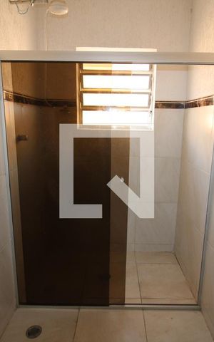 Casa à venda com 240m², 4 quartos e 4 vagasQuarto 2 - Banheiro