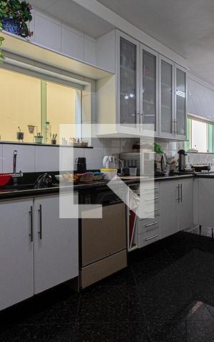 Casa à venda com 600m², 7 quartos e 6 vagas Casa à venda com 600m², 7 quartos e 6 vagasCozinha