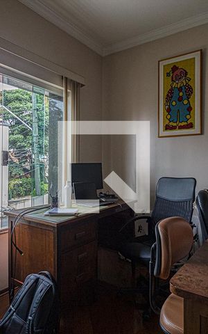 Casa à venda com 600m², 7 quartos e 6 vagas Casa à venda com 600m², 7 quartos e 6 vagasEscritório