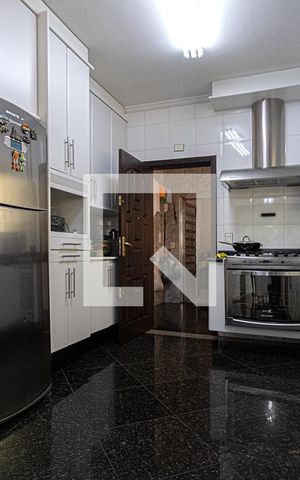 Casa à venda com 600m², 7 quartos e 6 vagas Casa à venda com 600m², 7 quartos e 6 vagasSala de Jantar 2