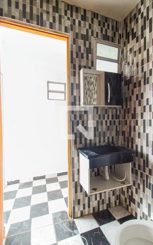 Casa para alugar com 100m², 2 quartos e sem vaga Casa para alugar com 100m², 2 quartos e sem vagaBanheiro