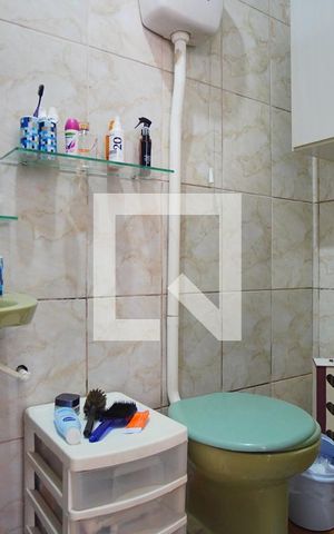 Casa à venda com 360m², 4 quartos e 4 vagasBanheiro da Suíte - Fundos