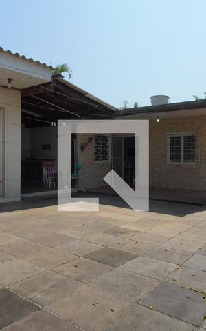 Casa à venda com 360m², 4 quartos e 4 vagasPátio - Fundos