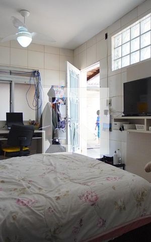Casa à venda com 360m², 4 quartos e 4 vagasSuíte - Fundos