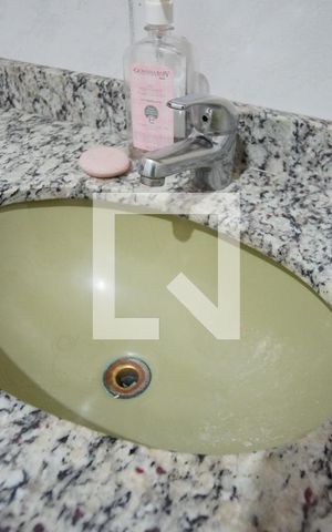 Casa à venda com 360m², 4 quartos e 4 vagasBanheiro Corredor 1