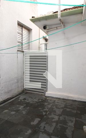 Casa para alugar com 100m², 2 quartos e sem vagaÁrea de Serviço