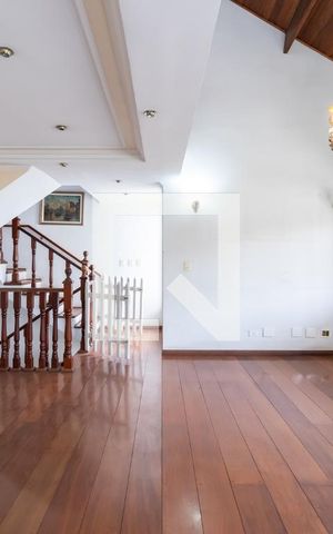 Casa à venda com 320m², 4 quartos e 5 vagasSala