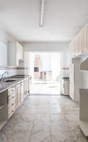 Casa à venda com 320m², 4 quartos e 5 vagasCozinha