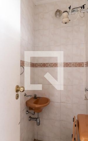 Casa à venda com 320m², 4 quartos e 5 vagasBanheiro de Serviço