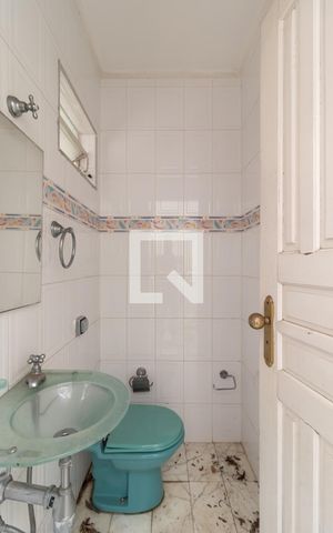 Casa à venda com 320m², 4 quartos e 5 vagasBanheiro 4