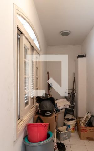 Casa à venda com 320m², 4 quartos e 5 vagasQuarto de Serviço